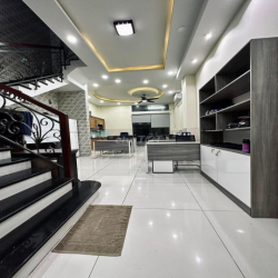 CHO THUÊ Nhà đẹp 5x18m, 3 Tầng, đường 12m Đặng Thùy Trâm, gần ĐH VL