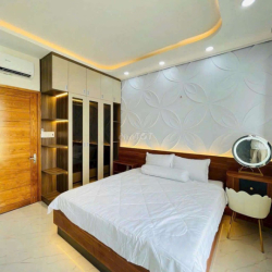 Nhà Đẹp Full Nội Thất 1/ Nguyễn Oanh P17;(3x15m)3 Lầu;4pn5wc;Giá 18tr