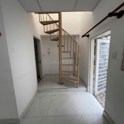 [Chính chủ] Phòng cho thuê - 4.5tr, có toilet, ban công, sân thượng...