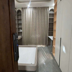 nhà full nội thất CAO CẤP víp 4 x 17 có 5pn 5wc sân thượng
