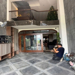 nhà full nội thất CAO CẤP víp 4 x 17 có 5pn 5wc sân thượng