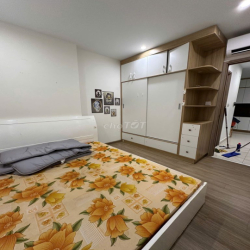 Cho thuê căn hộ 2PN2WC Vinhomes Grand Park full nội thất view hồ bơi