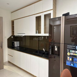 Cho thuê căn hộ 2PN2WC Vinhomes Grand Park full nội thất view hồ bơi