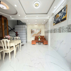 NHÀ 3 TẦNG ĐỐI DIỆN SÂN BANH
