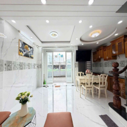 NHÀ 3 TẦNG ĐỐI DIỆN SÂN BANH