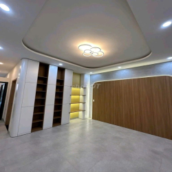 *** CĂN LẦU SỔ HỒNG RIÊNG NGAY TRUNG TÂM PHƯỜNG CHỈ 650TR SỞ HỮU