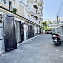 NHÀ 3 TẦNG ĐỐI DIỆN SÂN BANH