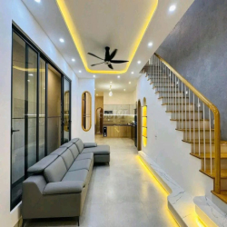 *** CĂN LẦU SỔ HỒNG RIÊNG NGAY TRUNG TÂM PHƯỜNG CHỈ 650TR SỞ HỮU