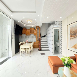 NHÀ 3 TẦNG ĐỐI DIỆN SÂN BANH