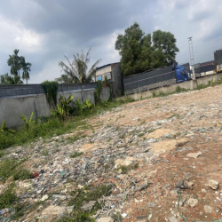 cho thuê bãi đậu xe, hoặc là kho chứa hàng ngoài trời