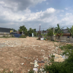 cho thuê bãi đậu xe, hoặc là kho chứa hàng ngoài trời