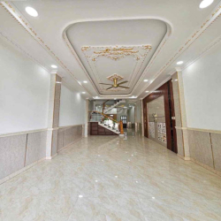 nhà 2 lầu 1 trệt Bình Chuẩn,Thuận An,sẵn 2 máy lạnh,đường 7m đậu ô tô