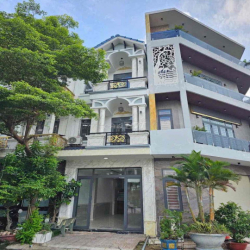 nhà 2 lầu 1 trệt Bình Chuẩn,Thuận An,sẵn 2 máy lạnh,đường 7m đậu ô tô