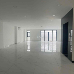 Cho thuê nhà 1 hầm, 1 trệt, 4 lầu, thang máy ở Vạn Phúc