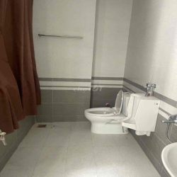 Cho thuê nhà 1 hầm, 1 trệt, 4 lầu, thang máy ở Vạn Phúc