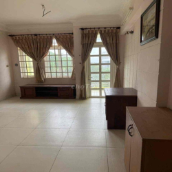 Cho thuê nguyên căn vị trí đẹp mặt tiền bình phú