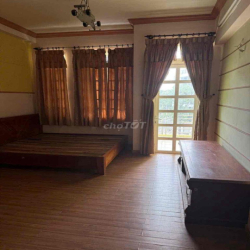 Cho thuê nguyên căn vị trí đẹp mặt tiền bình phú