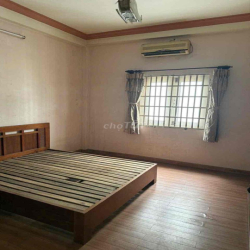 Cho thuê nguyên căn vị trí đẹp mặt tiền bình phú