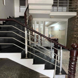 Cho thuê nguyên căn vị trí đẹp mặt tiền bình phú