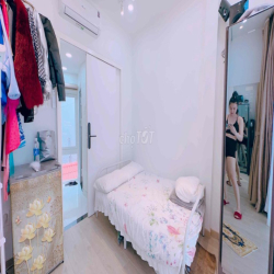 Cho thuê 1 căn hộ trong nhà mặt tiền quận 3