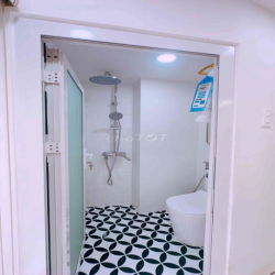 Cho thuê 1 căn hộ trong nhà mặt tiền quận 3