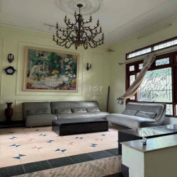 Cho Thuê Biệt Thự Sân Vườn _ Trệt 2 Lầu, Chu Văn An_Bình Thạnh, 10x22
