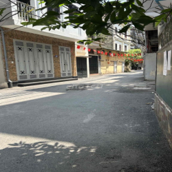 Cho thuê NR 2 tầng, mặt tiền 5,5m, ngõ 7m ô tô đỗ cửa.