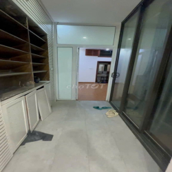Cho thuê nhà Trung Kính, Diện tích 70m2 x 5 tầng mặt tiền 5m, đường 8m