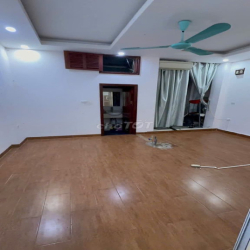 Cho thuê nhà Trung Kính, Diện tích 70m2 x 5 tầng mặt tiền 5m, đường 8m
