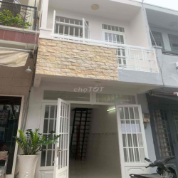 👉 Cho thuê nhà nguyên căn Quang Trung, gần chợ Hạnh Thông Tây.