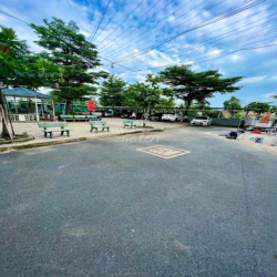 Cho Thuê Nhà Phố DT 240m2 1Trệt 3Lầu 4Pn 5Wc Sân Thượng Gara Ôtô