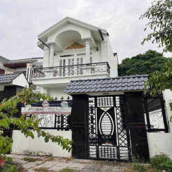 cho thuê biệt thự đồng danh ấp 6c vla lầu suốt 3p xe hơi đậu sạch sẽ