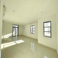 VĂN PHÒNG SÀN SUỐT 100M2 CÓ THANG MÁY