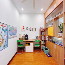 NHÀ MẶT TIỀN ĐƯỜNG SỐ LÂM VĂN BỀN  .Q7 -1TRỆT 2LẦU