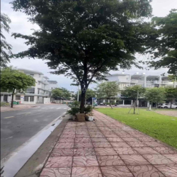 Cho thuê nhà phố 4 tầng mới 100%