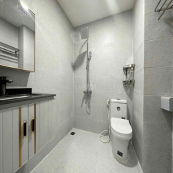 2 Phòng ngủ BAN CÔNG NGAY NGÃ TƯ HÀNG XANH GIÁP QUẬN 1  FULL NỘI THẤT