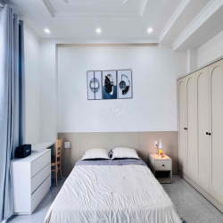 2 Phòng ngủ BAN CÔNG NGAY NGÃ TƯ HÀNG XANH GIÁP QUẬN 1  FULL NỘI THẤT