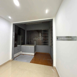NHÀ HẺM 10M 1 SẸC ( PHẠM HUY THÔNG ) 3 LẦU- NGÃ 4 LÊ ĐỨC THỌ