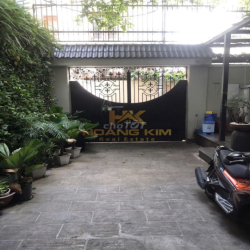 Cho Thuê Biệt Thự Cửu Long, P.2, Q.Tân Bình, 9X20m, 3 lầu, sân vườn