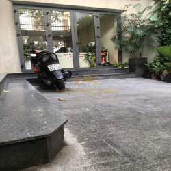 Cho Thuê Biệt Thự Cửu Long, P.2, Q.Tân Bình, 9X20m, 3 lầu, sân vườn