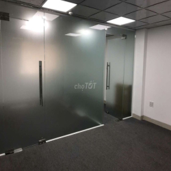 Văn phòng 40m2 giá 9 tr tòa nhà Mặt tiền Nguyễn Minh Hoàng khu K300