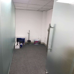 Văn phòng 40m2 giá 9 tr tòa nhà Mặt tiền Nguyễn Minh Hoàng khu K300