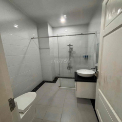 Cho Thuê Toà Khách Sạn Cao Cấp Full Nội Thất ( Có Hồ Bơi + Than Máy)