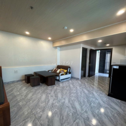 Thuê 4.8 triệu full nội thất có thang máy - Ban công riêng