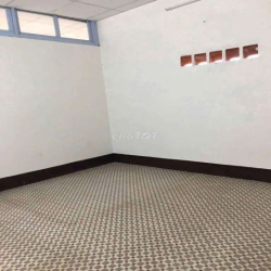 Cho thuê nhà Mới, rộng rãi - trệt 1 lầu, HXH, CMT8 P11 Quận 3