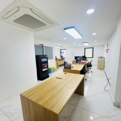 CHO THUÊ NGUYÊN SÀN VĂN PHÒNG TRỆT + LỬNG 120M2 SẴN BÀN GHẾ MÁY LẠNH