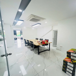 CHO THUÊ NGUYÊN SÀN VĂN PHÒNG TRỆT + LỬNG 120M2 SẴN BÀN GHẾ MÁY LẠNH