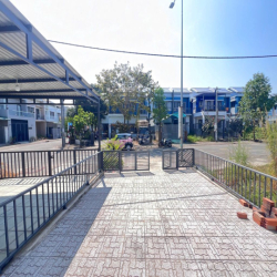 Cho thuê nhà biệt thự tứ lập 2PN 2WC khu oasis city bến cát