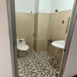 Nhà phố 2 lầu 4p cho thuê dài hạn