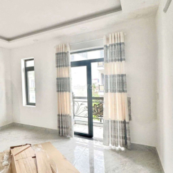 gần ngã tư ga hẻm 8m trệt lửng 3 lầu có nội thất cọc 1th